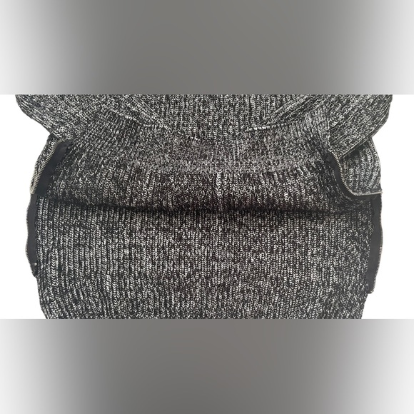 Zara Women’s Turtleneck Asymmetrical Knit Sweater Size M - Picture 5 of 9